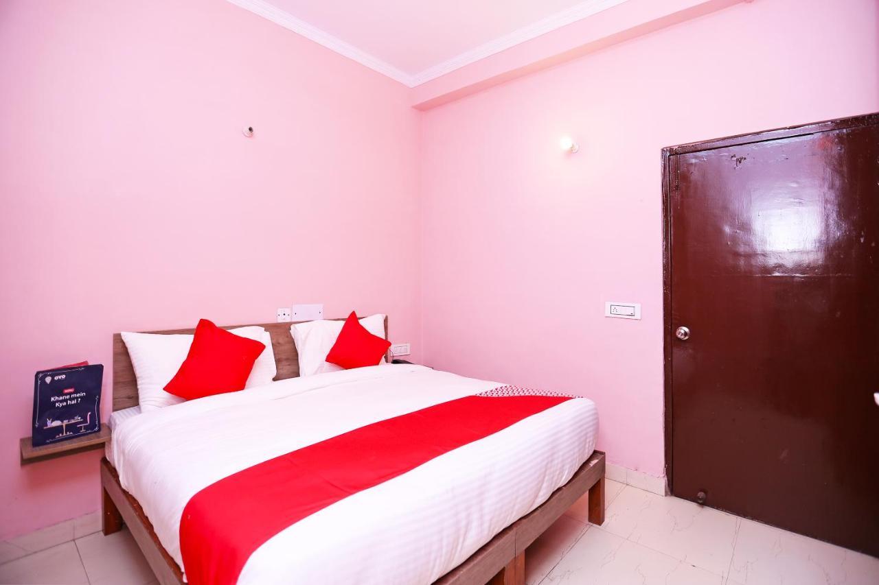 Oyo Flagship 14774 Sector 14 Gurgaon Hotel Exterior photo