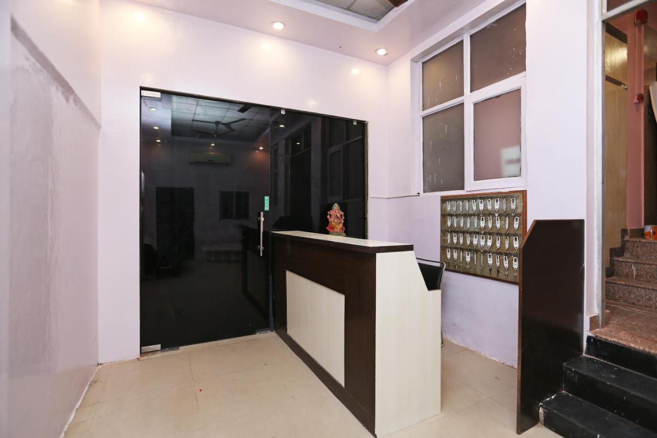 Oyo Flagship 14774 Sector 14 Gurgaon Hotel Exterior photo