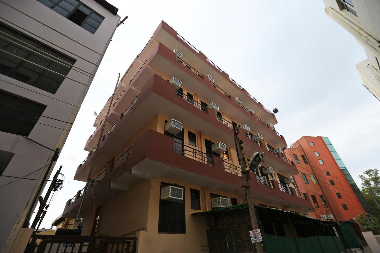 Oyo Flagship 14774 Sector 14 Gurgaon Hotel Exterior photo